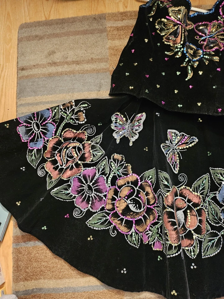 Conjunto de Top y Falda de Terciopelo Mexicano Pintado y Lentejuelas Años 50 Talla Mediana Foto 3 de 4