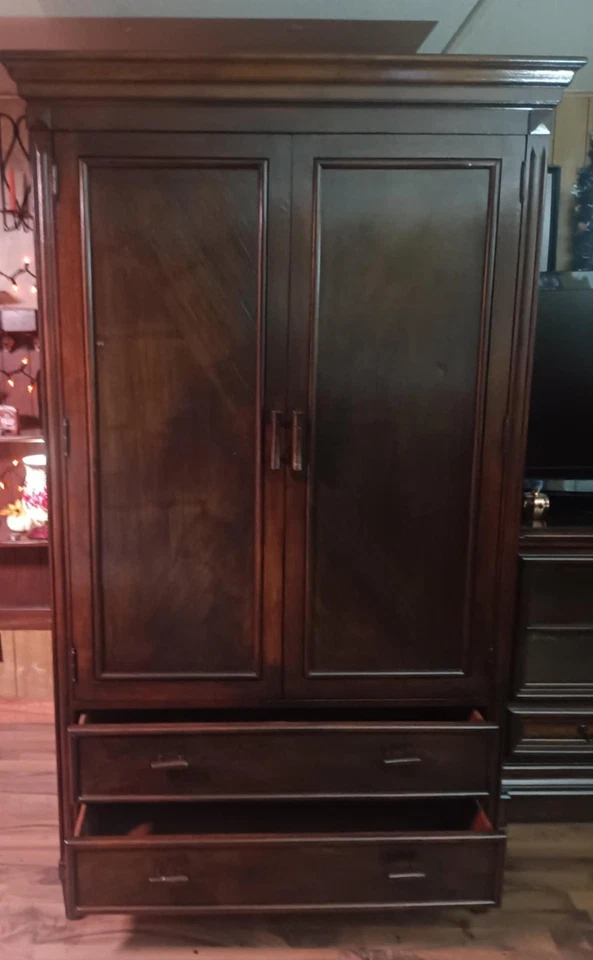 Vintage Chifforobe/Wardrobe With Hang Up Space And 2 Drawers For Folded Clothes - Image 4 of 4