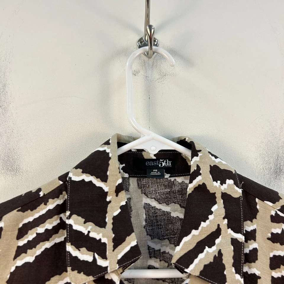 Blusa pequeña East 5th Avenue para mujer marrón cuello con botones geométricos 19408 Foto 3 de 4