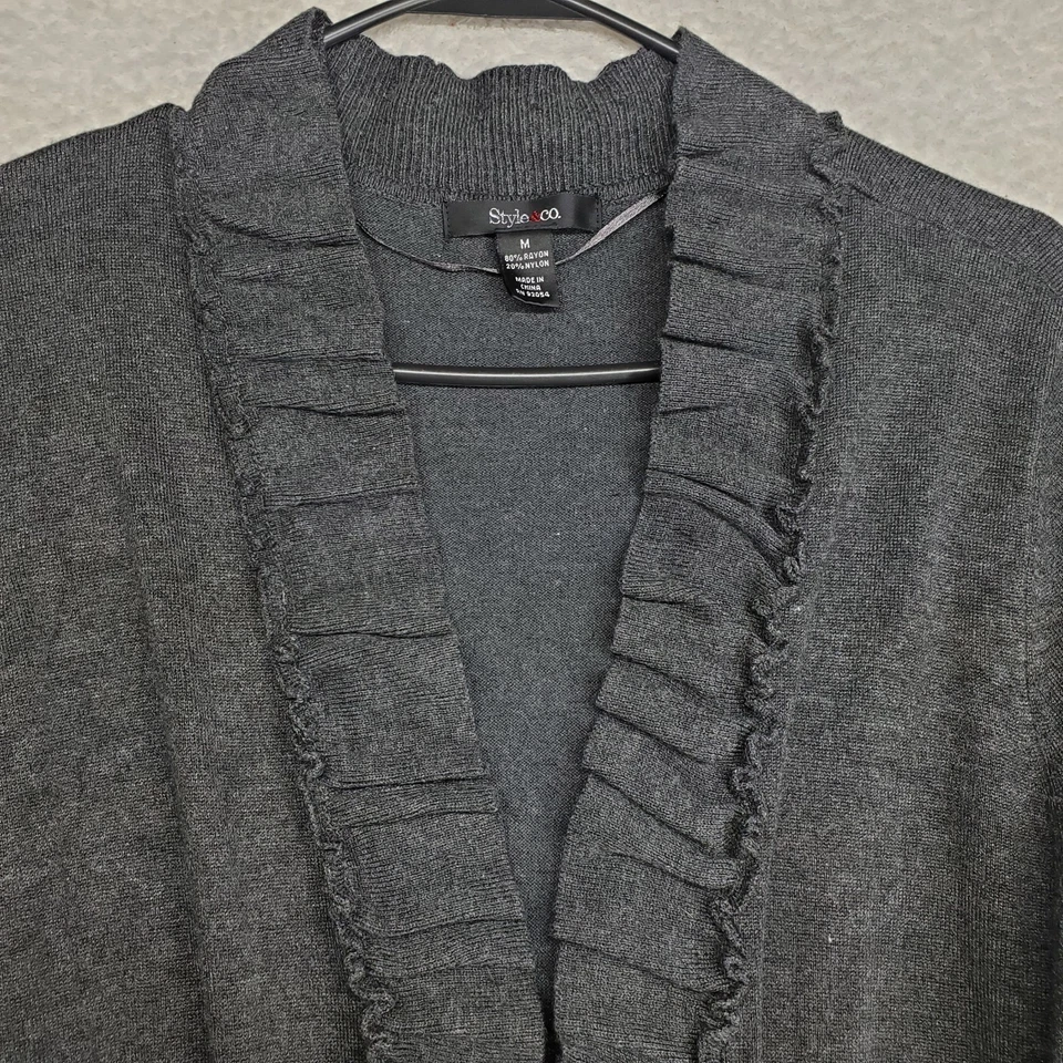 女式荷叶边开襟开衫毛衣中号炭色女巫奇思路斯 Y2K 90 年代 — 第 3/4 张图片