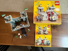 Vintage LEGO Set 6073 Knight's Castle 99.9% Complete w/ Box & Instructions