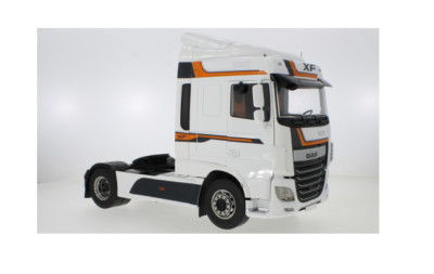 Premium ClassiXXs DAF XF Space Cab White 2016 1:18