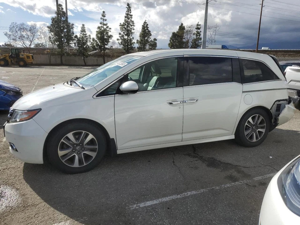 Console central inferior dianteiro usado serve: 2015 Honda Odyssey piso 4 porta-copos frontal - Imagem 2 de 4