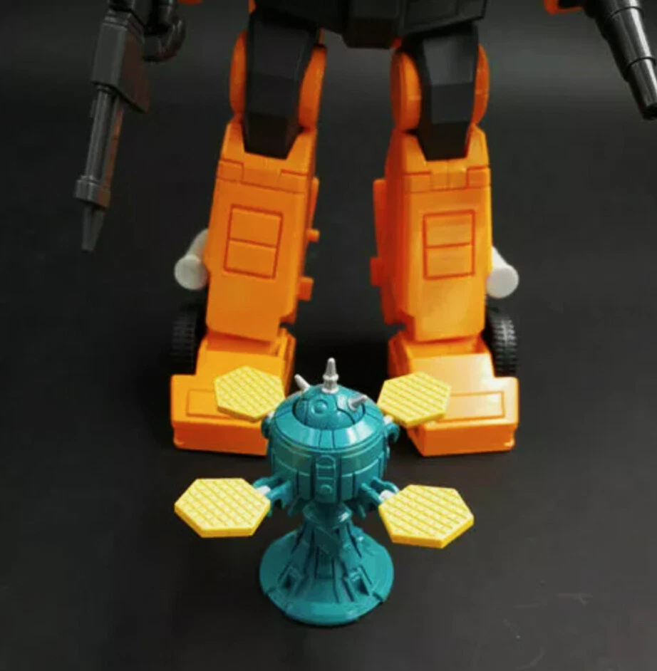 TAKARA TOMY Transformers Grapple Masterpiece MP35 6" Robot Action Figure New - Image 4 of 4