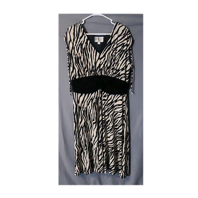 Julian Taylor Black White Zebra Print A-Line Dress V-Neck Short Sleeve Knee 16W