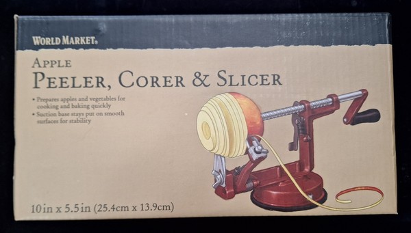 WORLD MARKET PELADOR DE MANZANAS CORER & SLICER - CAJA ABIERTA CON FOLLETO USADO EN EXCELENTE ESTADO