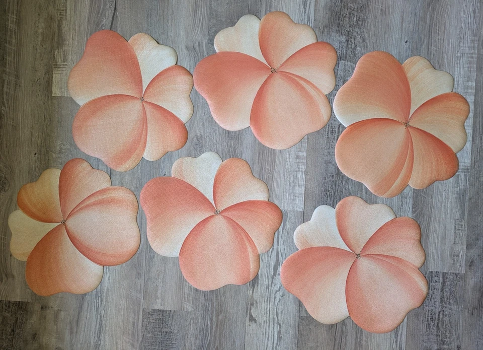 Vintage Pfirsichfarben Vinyl Kunststoff Plumeria Blumenform Tischsets 6er Set - Bild 1 von 4