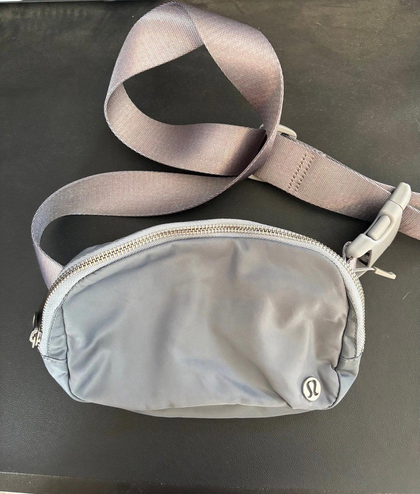 Lululemon 1L chambray belt bag light grey rare discontinued