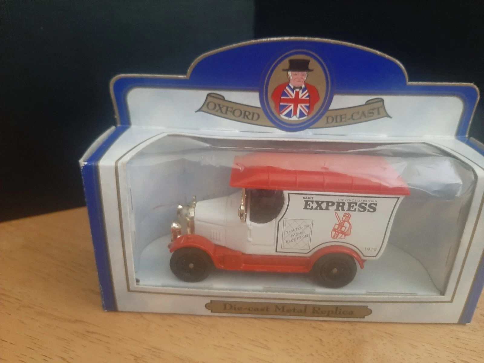 VANS Edizione Limitata n. 3754 di 20000 Oxford Furgone Consegna Giornaliera Die Cast Express.