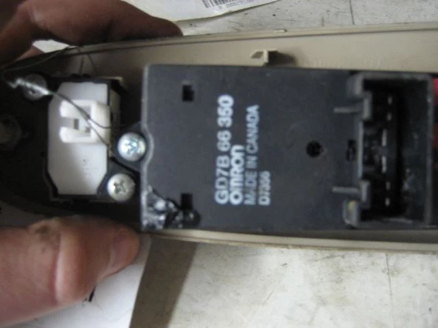 INTERRUPTOR VENTANA MAZDA 626 1998 98 53230 Foto 2 de 4