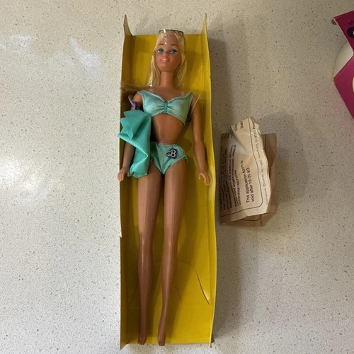 Vintage Sun Lovin' Malibu Barbie NRFB BY MATTEL 1978 #1067 MIRRORED SUNGLASSES