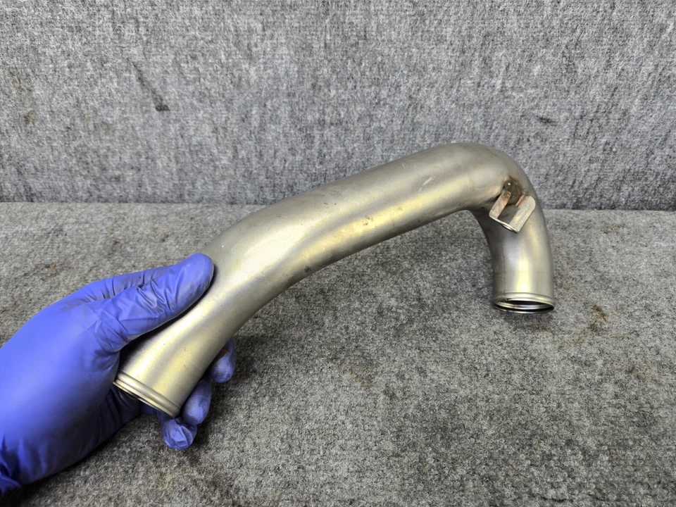 Трубка левого воздухозаборника турбокомпрессора для Mercedes W218 W212 E63 Cls63 Cls550 от оригинального производителя - Изображение 2 из 4