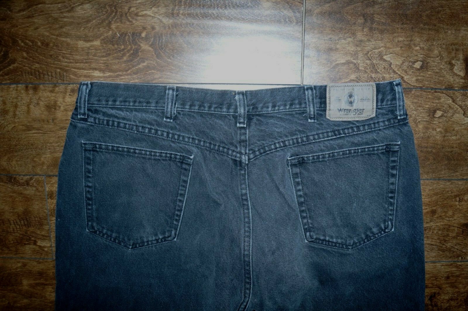 Wrangler Mens Jeans Size 40 x 32 STRAIGHT LEG Classic… Gem