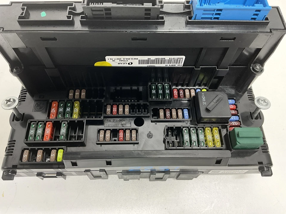 BMW X3 2014 interior cabina caja de fusibles relé bloque de conexiones panel 9259467-01 OEM Foto 3 de 4