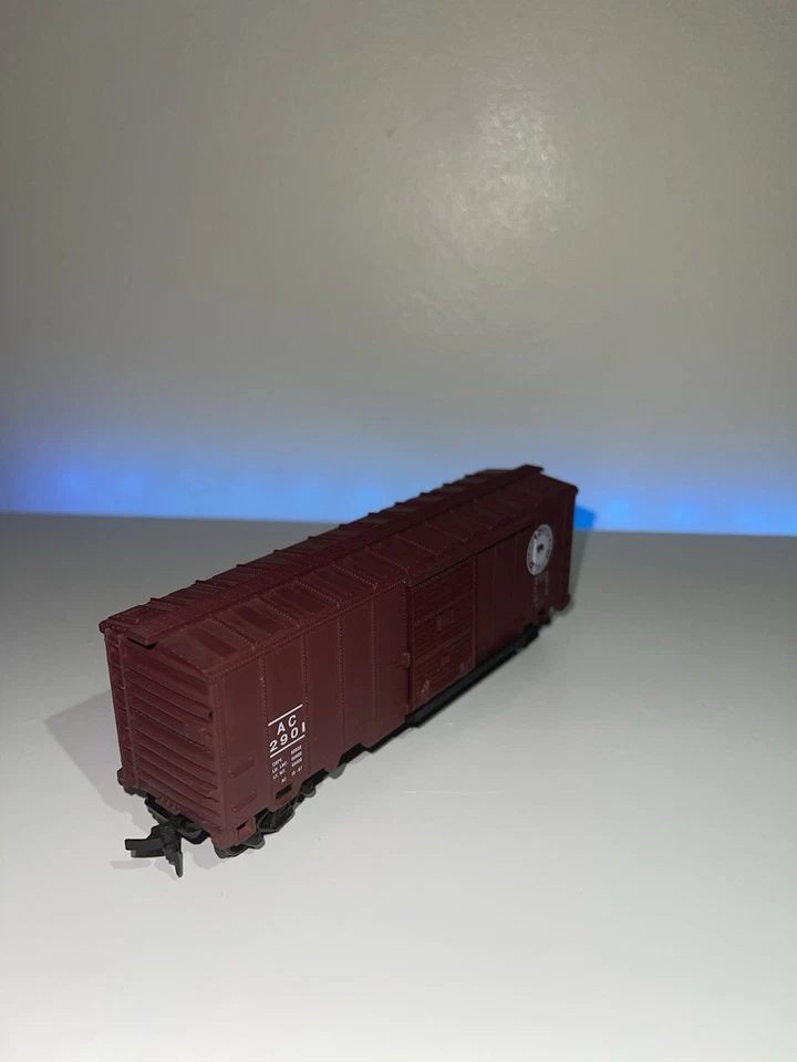Model Power HO 40' Boxcar w/Sliding Door -- Algoma Central 2901 - Image 3 of 4