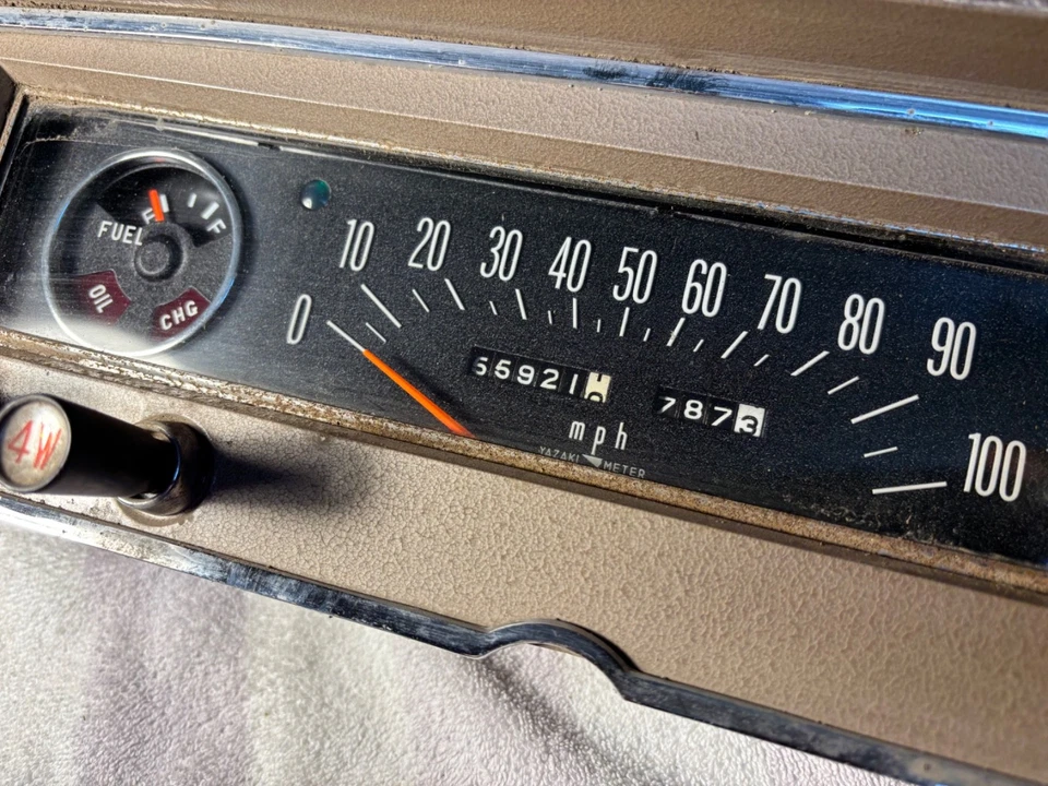 TOYOTA INSTRUMENT CLUSTER 1967 CORONA Used - Image 4 of 4