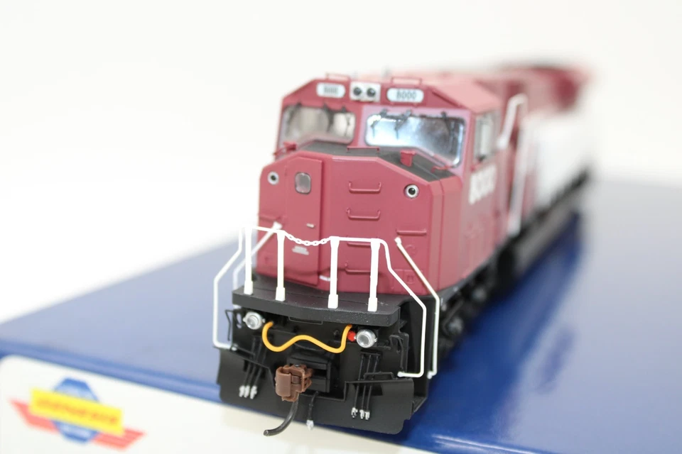 Athearn Genesis HO Scale EMD Demonstrator SD80MAC Diesel Locomotive #8000 NOS - Image 3 of 4