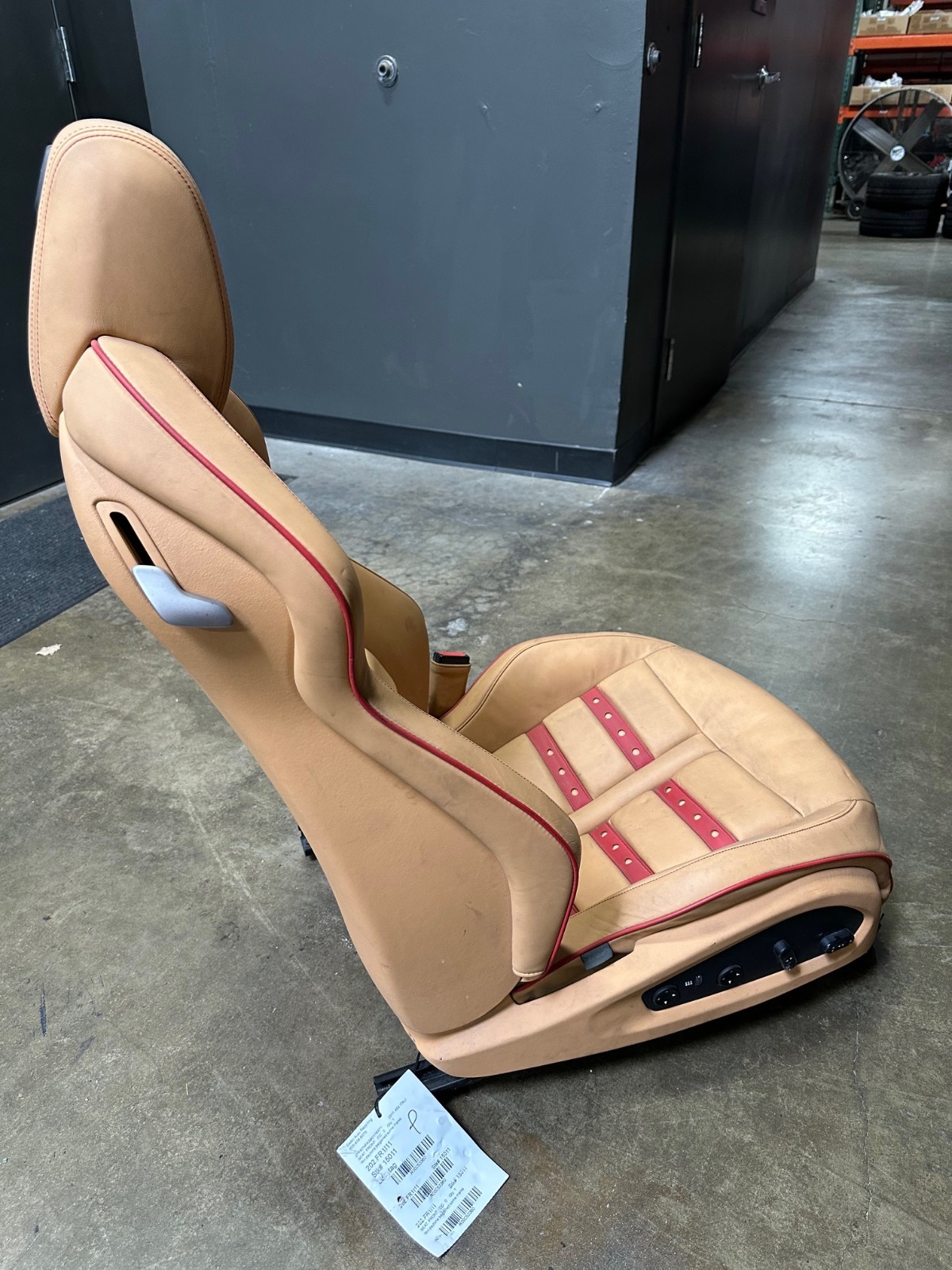 Ferrari F458 Italia, RH Right Front Seat Daytona, Beige/Red, Marks / Idents Used