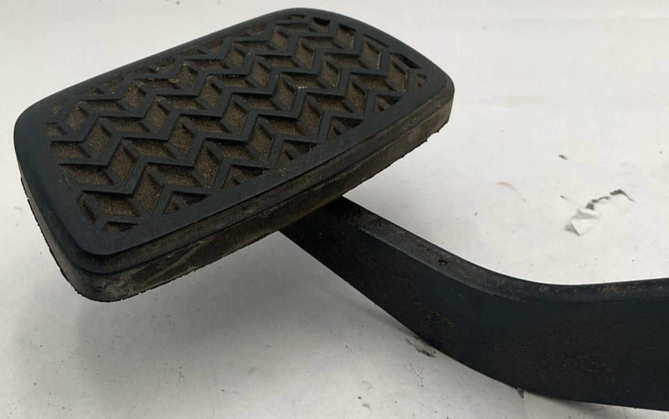 2007-2008 TOYOTA CAMRY Brake Pedal with Sensor OEM - Image 2 of 4
