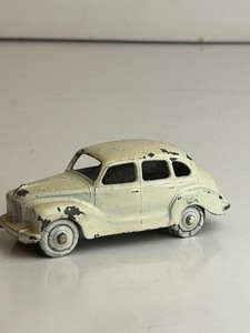 DINKY TOYS AUSTIN Devon Rot Weinrot Made In England Meccano Ltd EUR 32,90 - FR