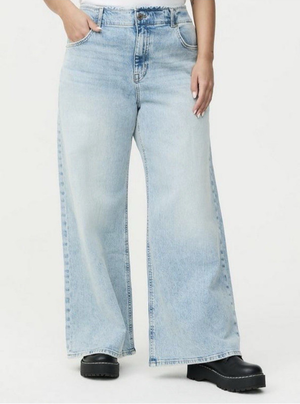 Torrid Perfect Wide Leg Vintage Stretch Mid Rise Jeans Size 12R