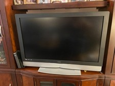 VIZIO 42 IN HDTV HDMI with remote