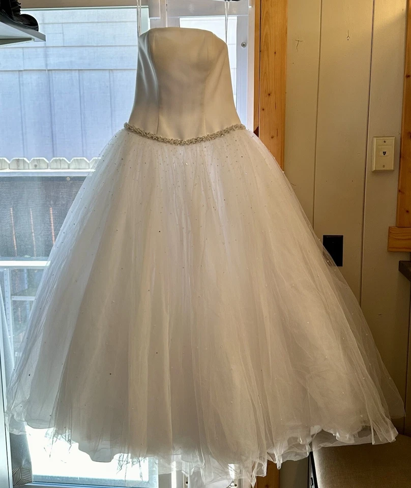 Vestido de novia Oleg Cassini David’s Bridal talla 8 blanco marfil lentejuelas sin tirantes Foto 4 de 4
