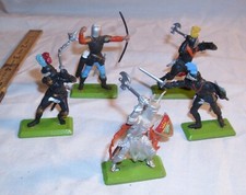 BRITAINS DEETAIL MEDIEVAL KNIGHTS FIGURE SET X5