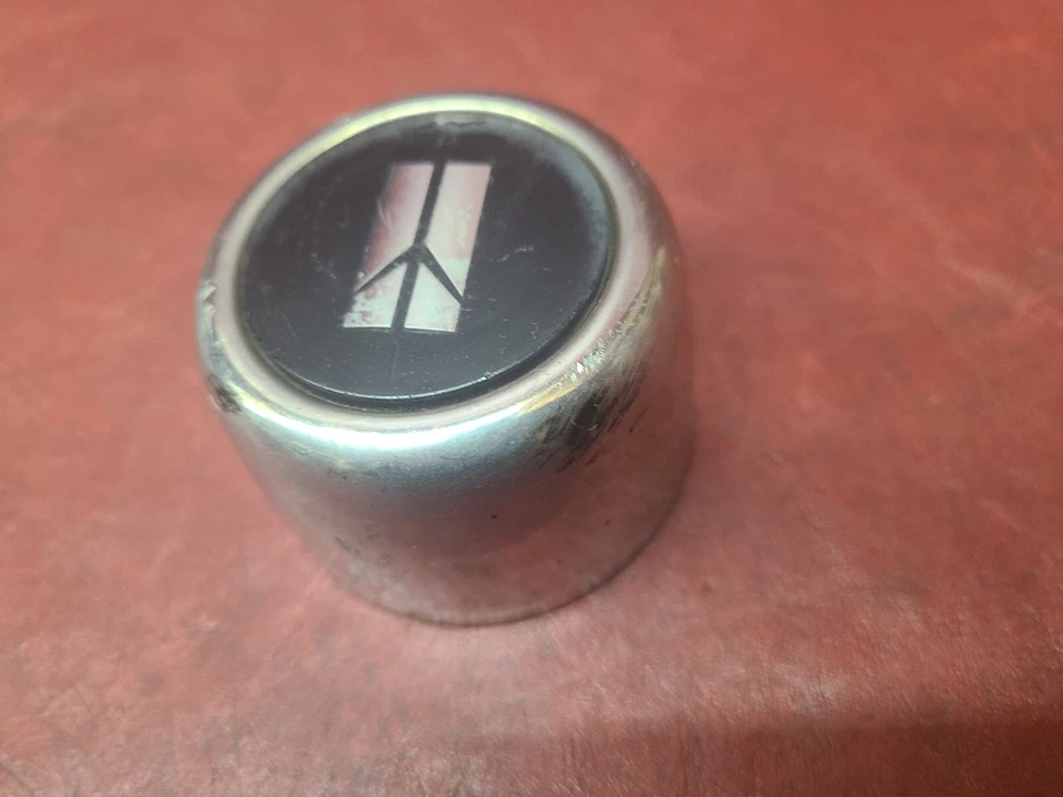 1987 1988 Oldsmobile Calais Hubcap Center Rim Wheel Hub Cap 22531935 - Image 2 of 4