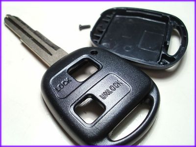 NEU 2 TASTEN UNGESCHNITTEN SCHLÜSSELANHÄNGER ETUI für TOYOTA YARIS MR2 YARIS VERSO 