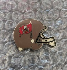 1998 TAMPA BAY BUCCANEERS FOOTBALL NFL COLLECTIBLE Pin, Never Used