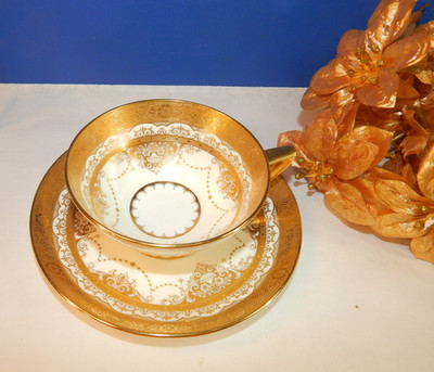 Mintons England Antique H4222 Tea Cup & Saucer Set Encrusted Raised Gold Ivory