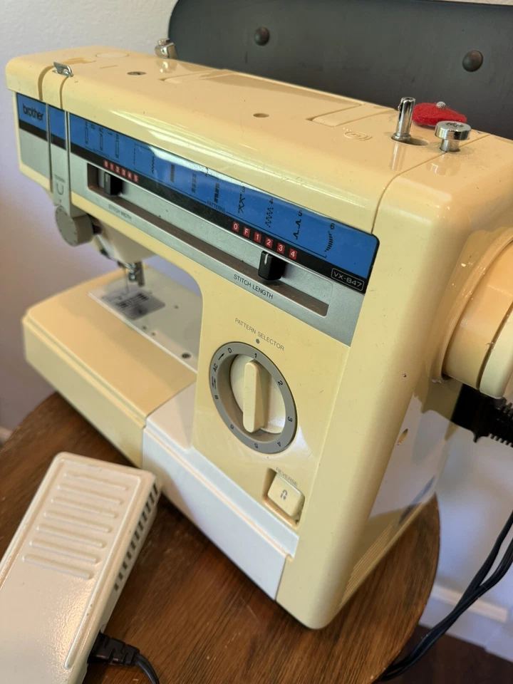 Máquina de coser Brother VX 847 con pedal funciona hecha en Taiwán Foto 2 de 4