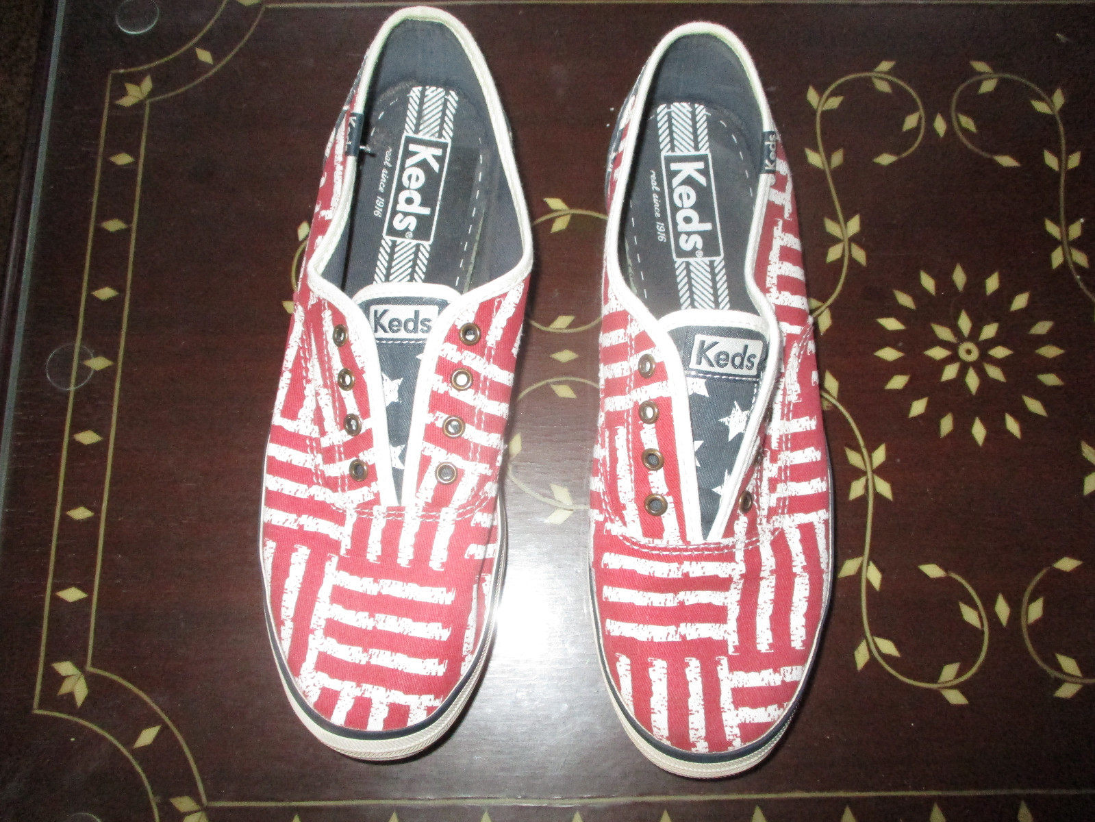 patterned tennis shoes