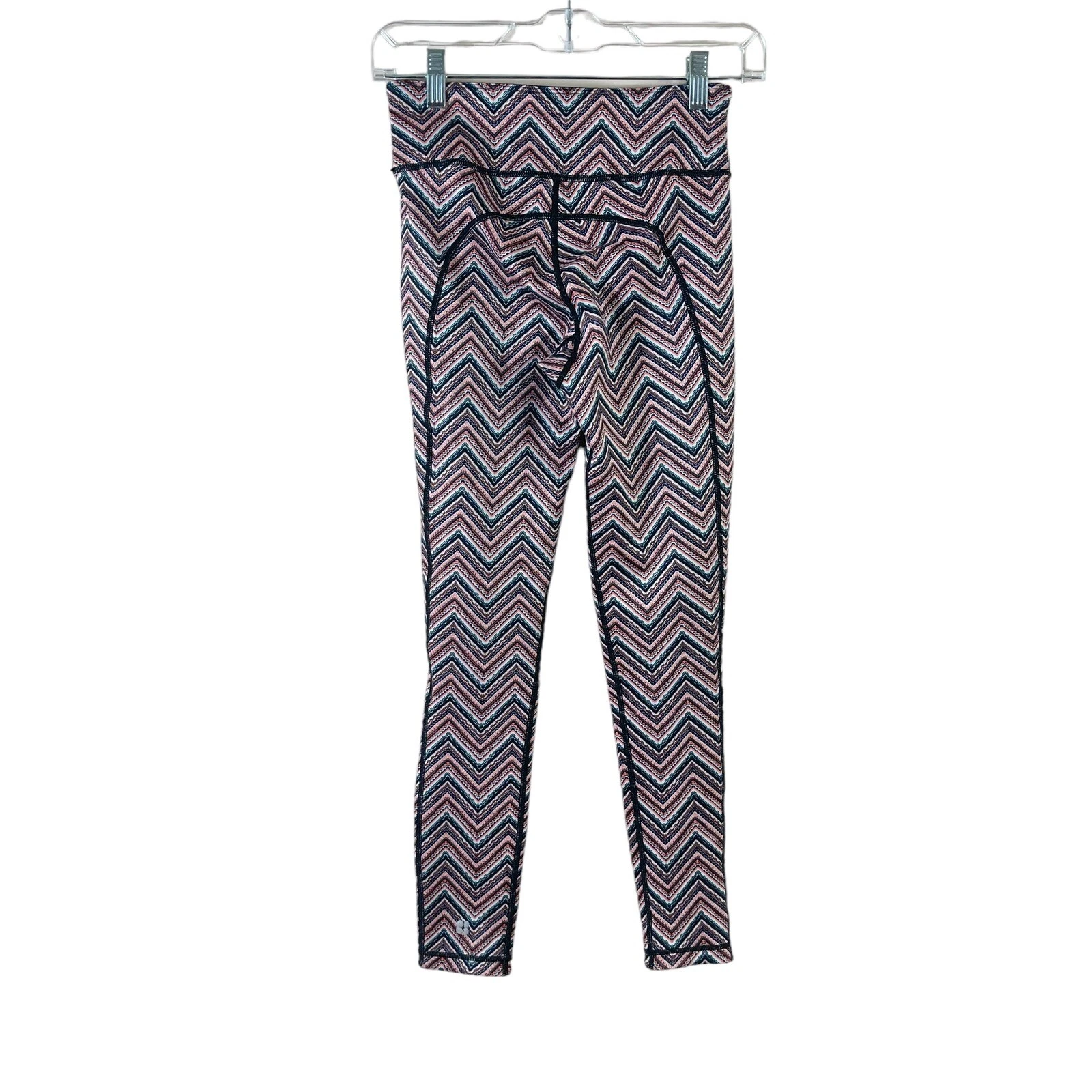 sweaty-betty reversible chevron workout athletic leggings