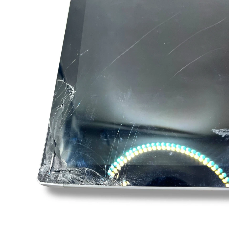 Microsoft Surface non funzionante schermo rotto per ricambi - Immagine 3 di 4