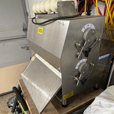 Somerset CDR-2100 Countertop Electric Dough Roller/Sheeter 115V