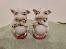 Vtg Anthropomorphic Pig Salt and Pepper Shakers Pigs Playing Flutes Japan  /Cork