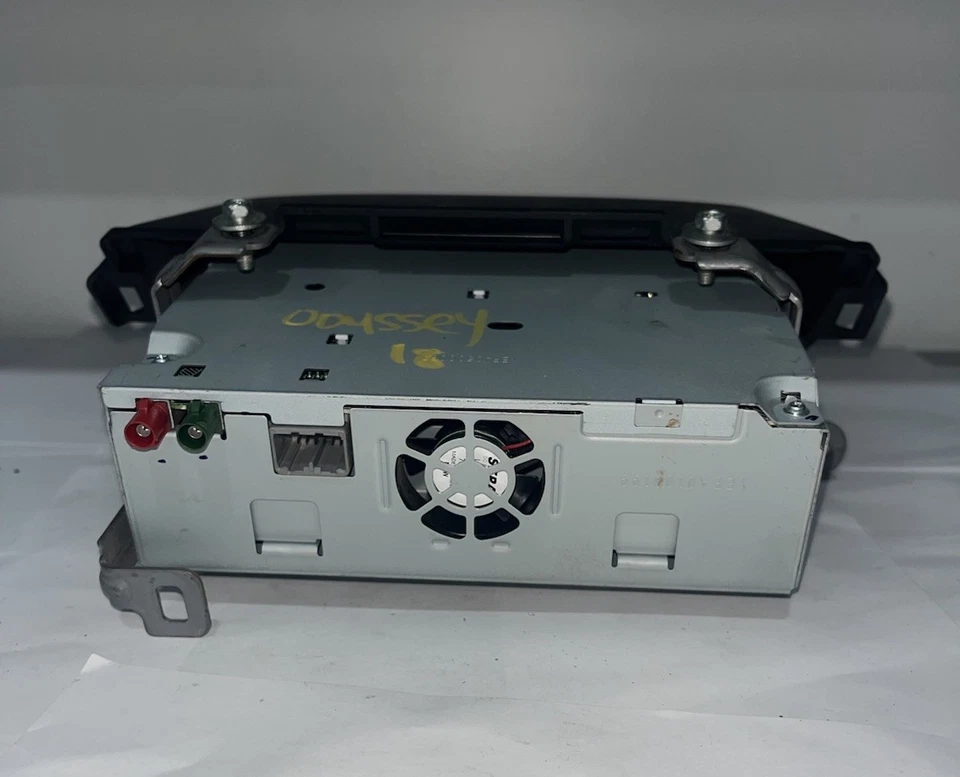 2018 - 2020 HONDA ODYSSEY DVD PLAYER CONTROL MODULE UNIT OEM 39110THRA11 - Image 2 of 3