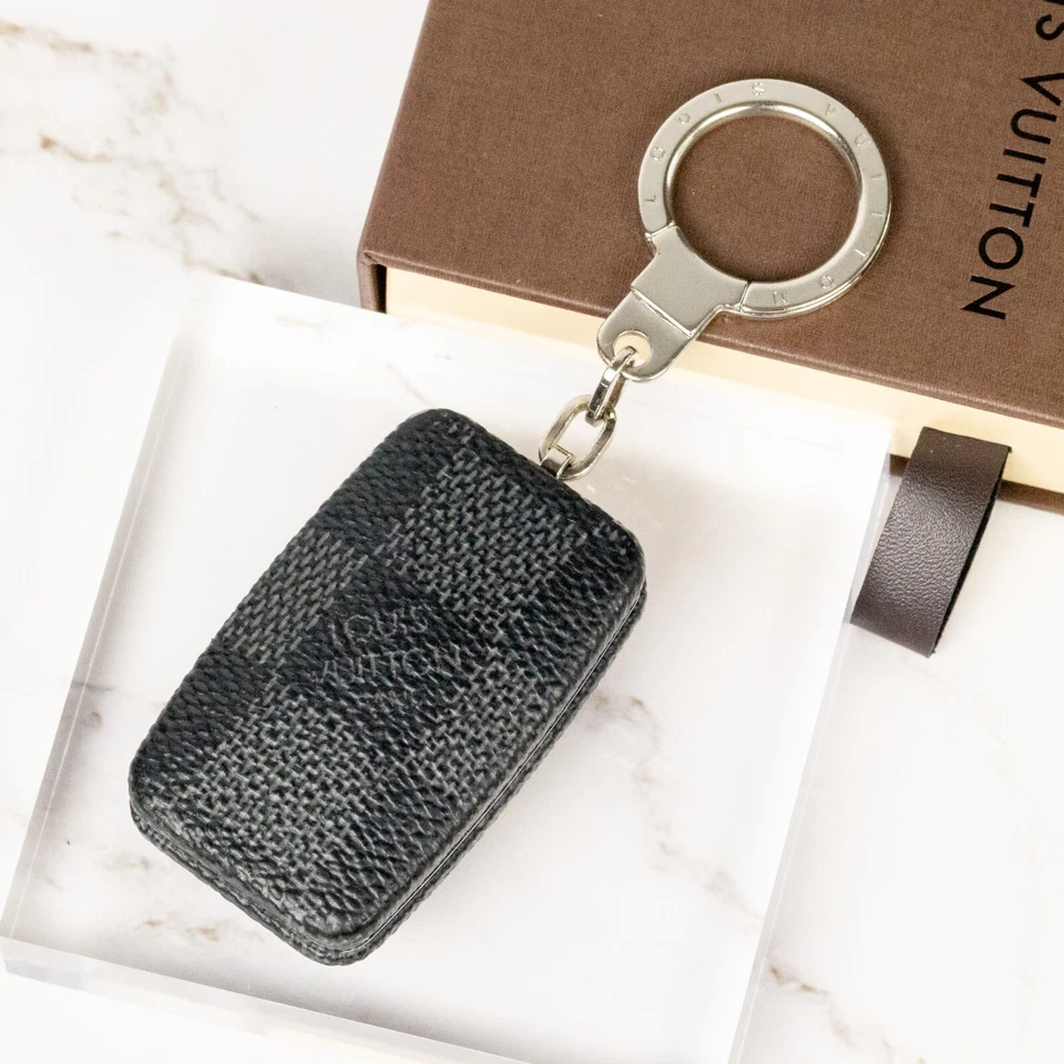LOUIS VUITTON Astropill Llavero Damier Grafito M66123 Luz con Caja Auténtico [A] Foto 3 de 4