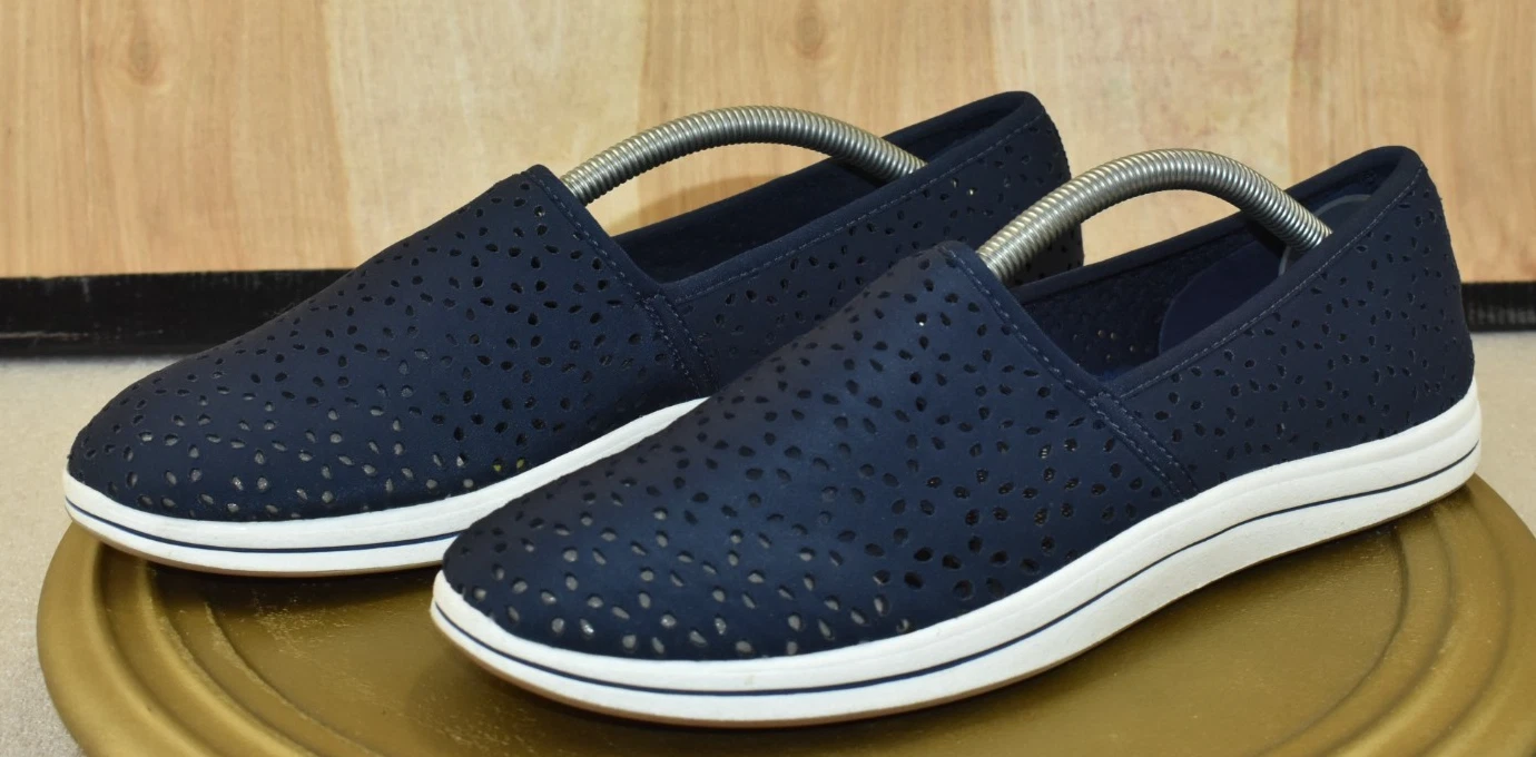 Mocassino Clarks Cloudsteppers Breeze Emily da donna taglia 9 5 M blu navy