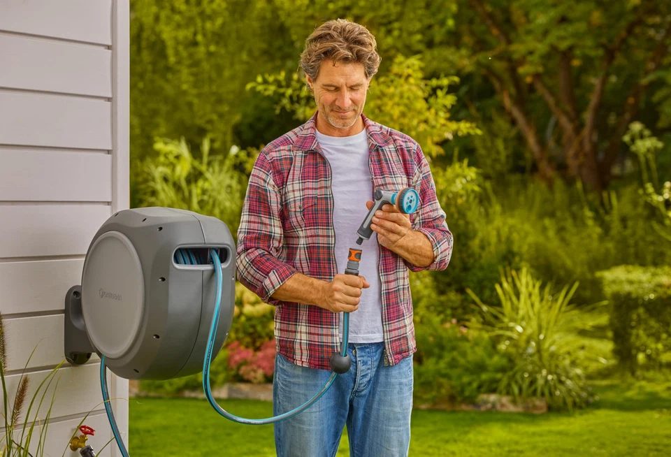 20502, Carrete de manguera de jardín retráctil 75' x 1/2" manguera, montado en la pared, automático... Foto 4 de 4