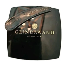 GlindaWanda Divinity Foundation - Mediterranean Powder Liquid Concealer