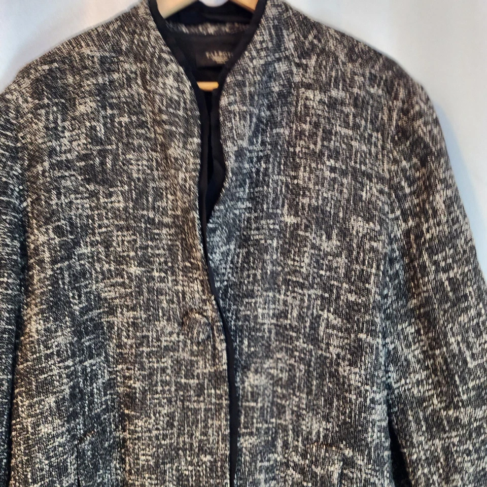 Blazer corto Talbots para mujer 1X Boucle tweed gris y negro con cinta recortada  Foto 4 de 4