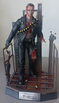 Terminator 2 Figurine T-800 1/6 Battle Damaged 2.0 Hot Toys DX46 COMME NEUF - Photo 1/4