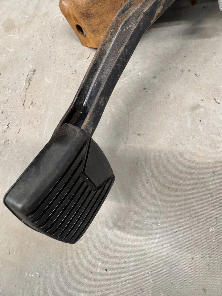 Pedal de freno de emergencia de estacionamiento Ford Galaxie 1963-1964 Mercury Marauder Park Lane Foto 2 de 4