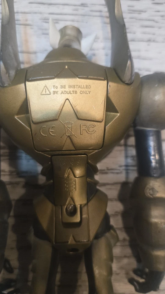 REDAKAI GOLD BRUTICON Spin Master Action Figure Zanes Monster 8" 2011 - Image 3 of 4