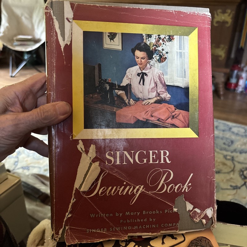 VTG Singer Sewing Machine Book by Mary Brooks Picken HCDJ 1949 Illustrated Sew
