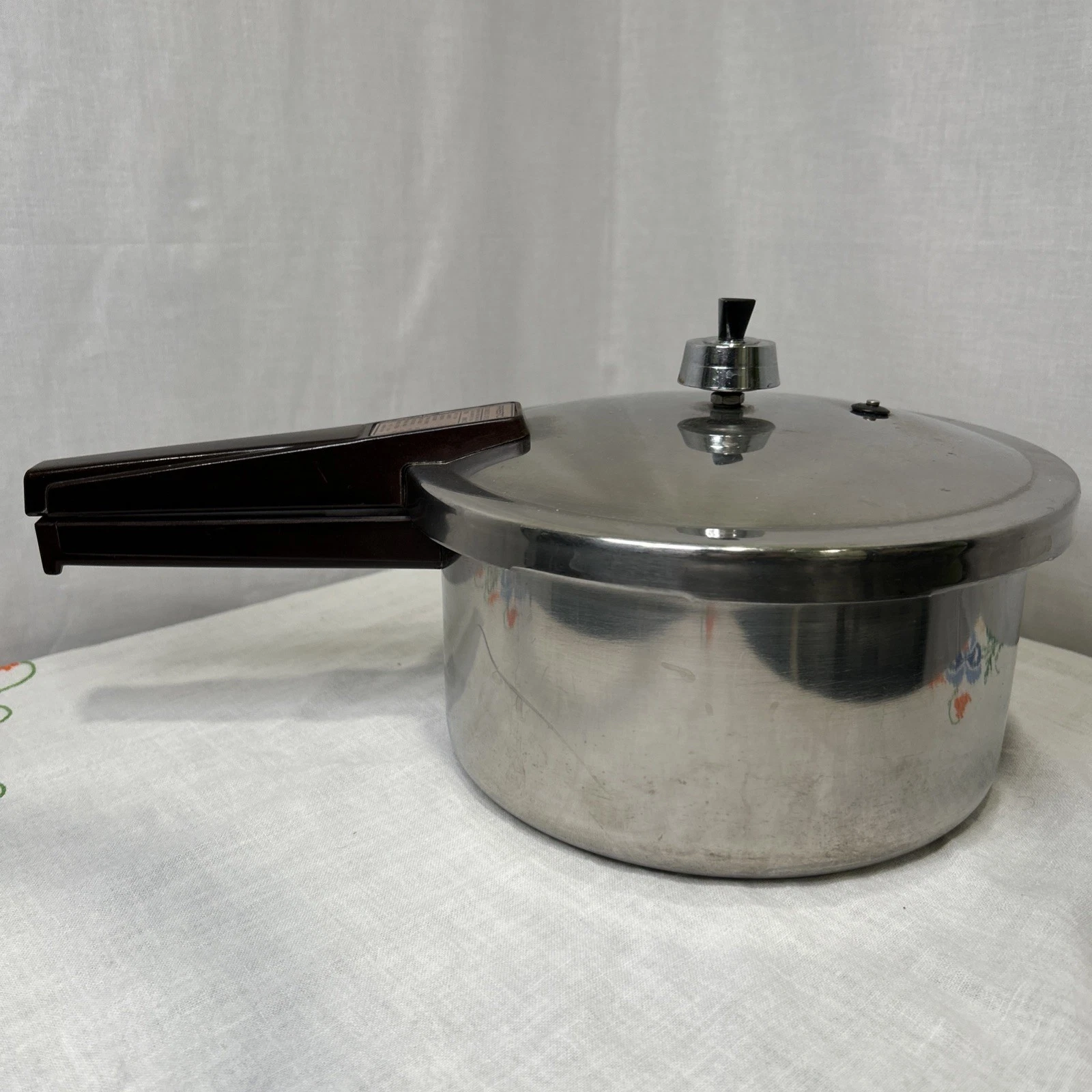 Presto 409A 4 QT. Pressure Cooker With Jiggler & Rack Stainless Steel