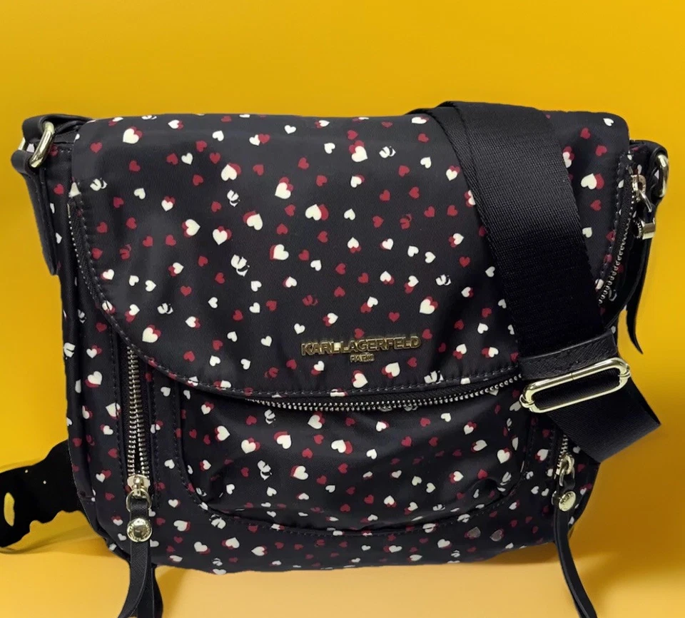 Cartera Karl Lagerfeld Cara Cora Hearts Bandolera Hombro Correa Ajustable $168 Foto 2 de 4